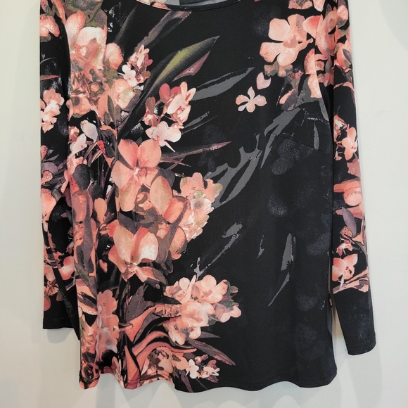 Bob Mackie Weatable Art Small  Long Sleeve Orange & White Blooms On Black Top - Picture 5 of 7